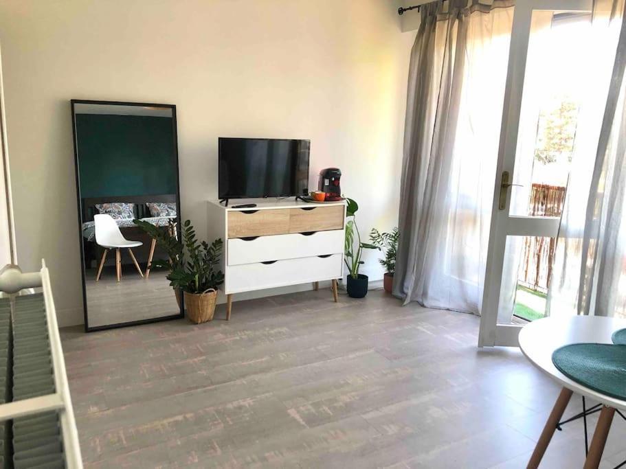 Cozy Studio With Balcony And Free Parking エクス＝アン＝プロヴァンス エクステリア 写真